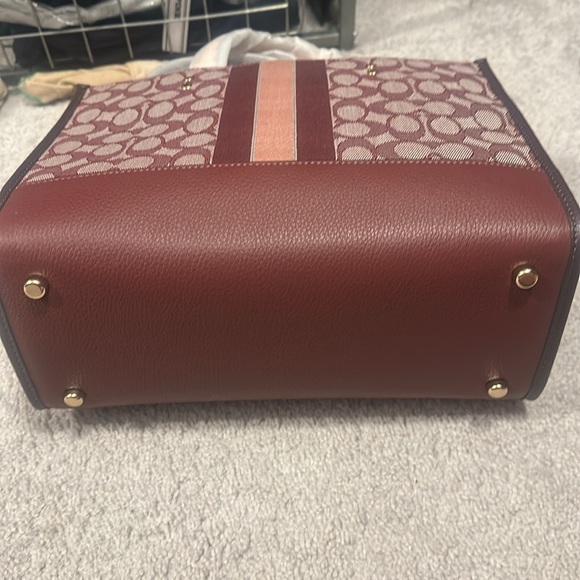NWT Coach Dempsey bag - Picture 3 of 3